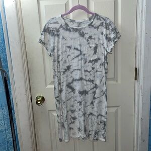 NWOT Gap grey and white tshirt dress in size M Tall